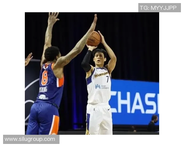 林书豪带领球队逆转胜出,成为赛场焦点 林书豪带领球队逆转胜出,成为赛场焦点