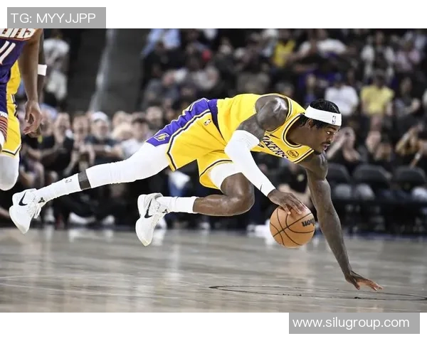 湖人对决巅峰勇士的经典对抗历史与战术分析