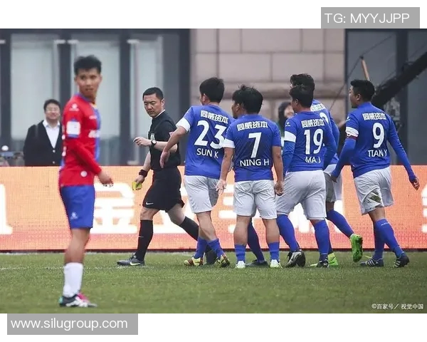 盘田喜悦与福冈黄蜂的精彩对决展现足球魅力与团队精神的完美结合 盘田喜悦与福冈黄蜂的精彩对决展现足球魅力与团队精神的完美结合